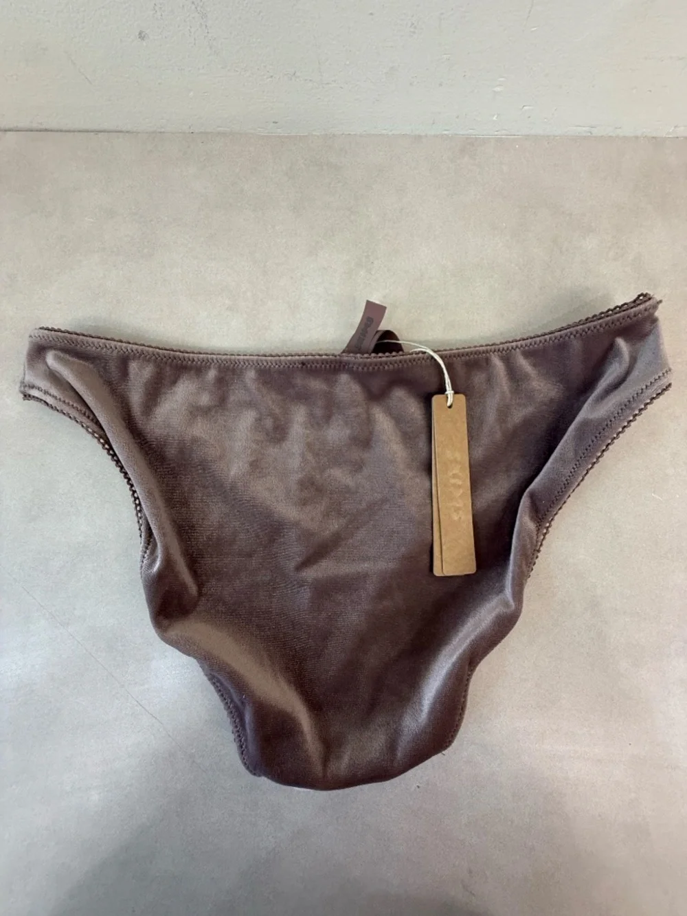 SKIMS Velvet Bikini Bottom in Rich Brown Size XS (NWT)